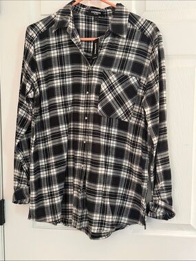 Express Black and White Plaid Button-Up Shirt